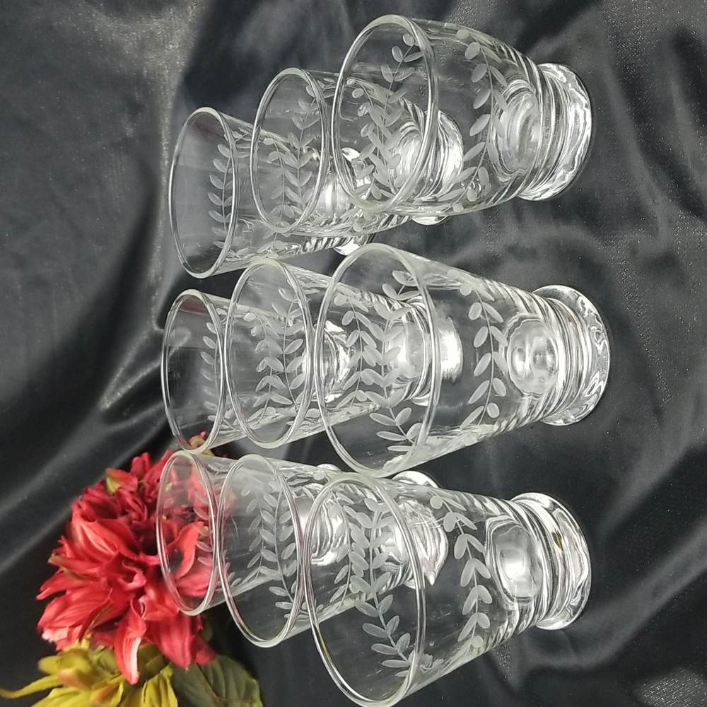 Laurel Wreath Leaf Etch Cocktail Glasses - Picture 13 of 13